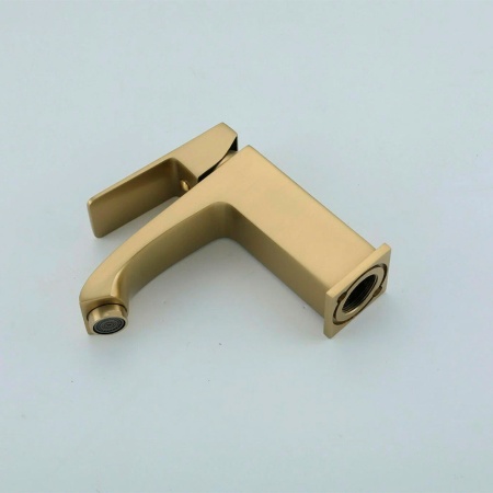 F1076-3_2